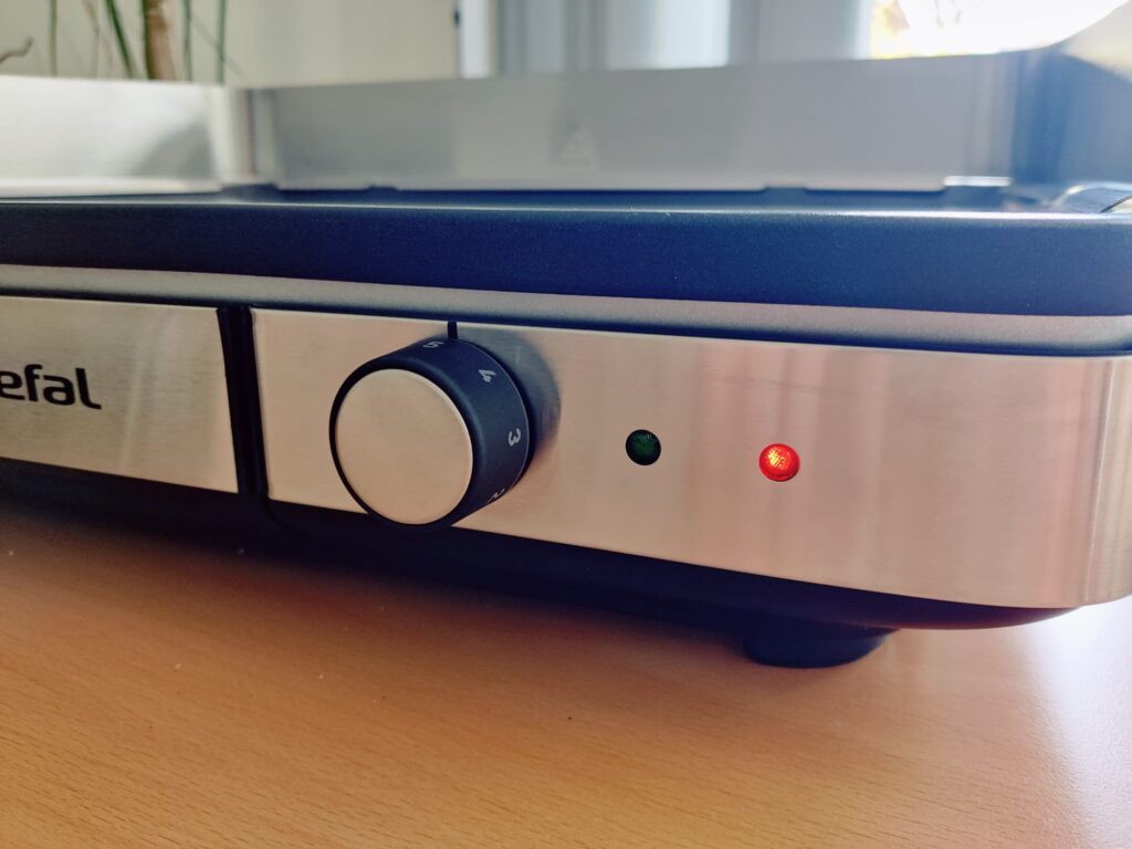 Tefal Maxi Plancha CB690D Elektrogrill beim Aufheizen
