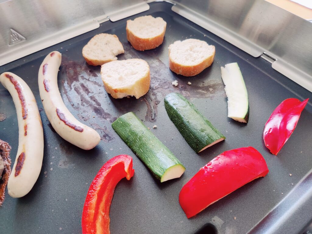 Tefal Maxi Plancha CB690D Elektrogrill Brot und Gemüse im Test