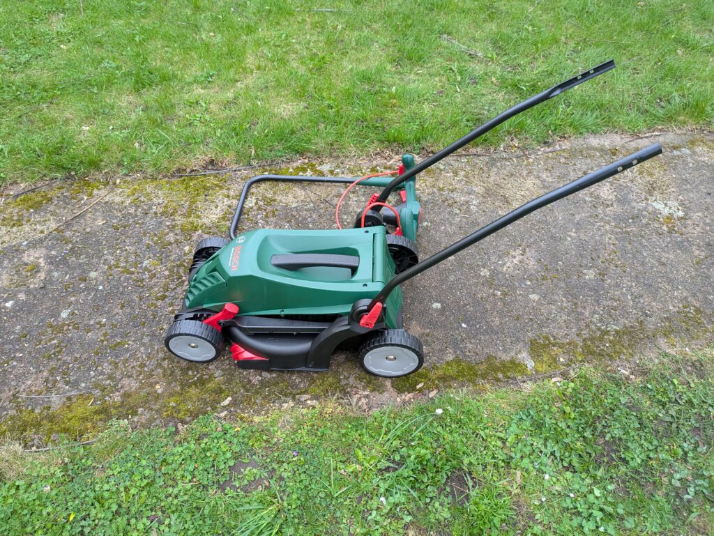 Bosch UniversalRotak 34-405 Elektro-Rasenmäher von rechts