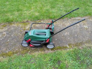Bosch UniversalRotak 34-405 Elektro-Rasenmäher von rechts