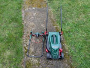 Bosch UniversalRotak 34-405 Elektro-Rasenmäher von vorne