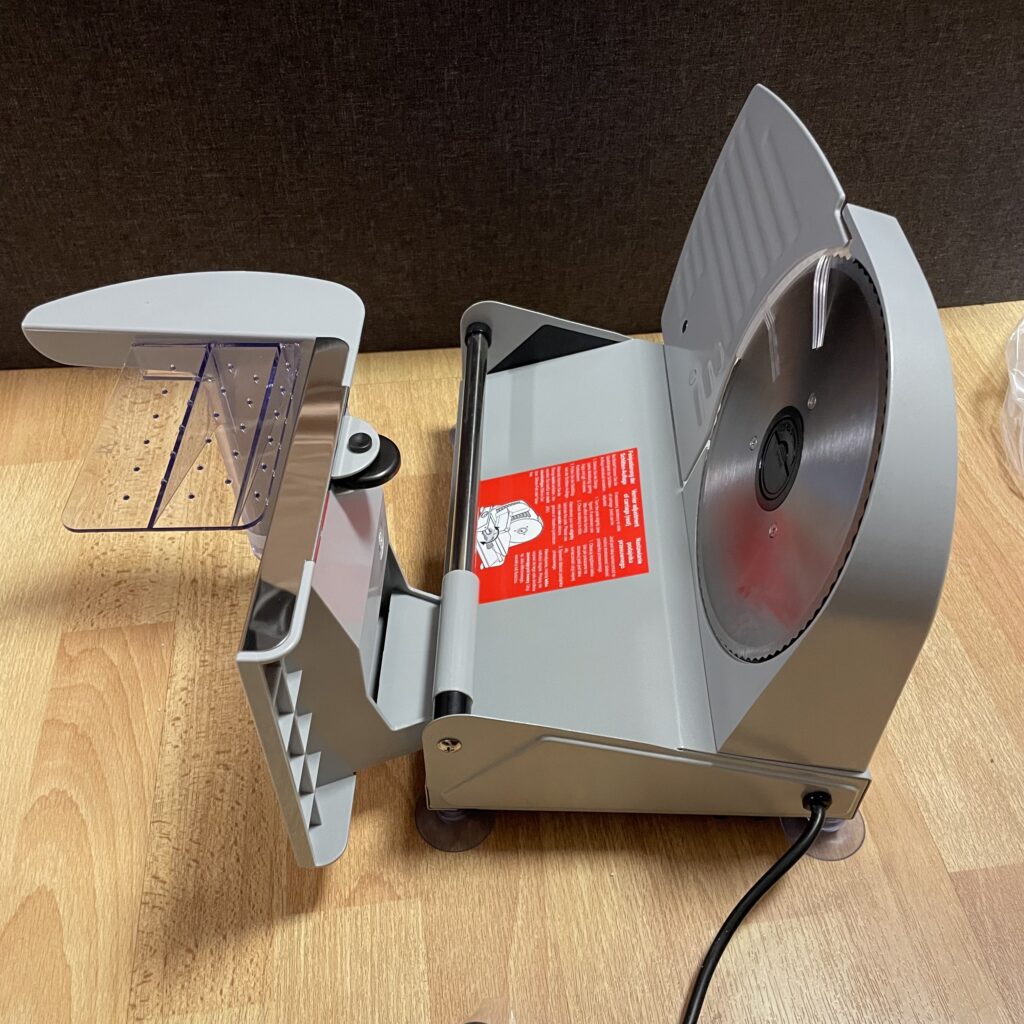 Clatronic MA 3585 Allesschneider aufgeklappt