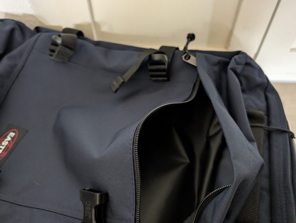 EASTPAK TRANVERZ S Koffer Außenfach
