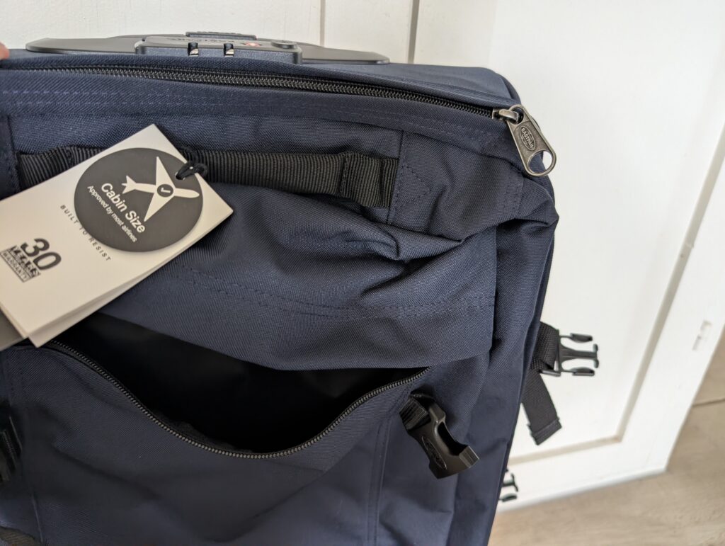 EASTPAK TRANVERZ S Koffer Aussenfach Detail