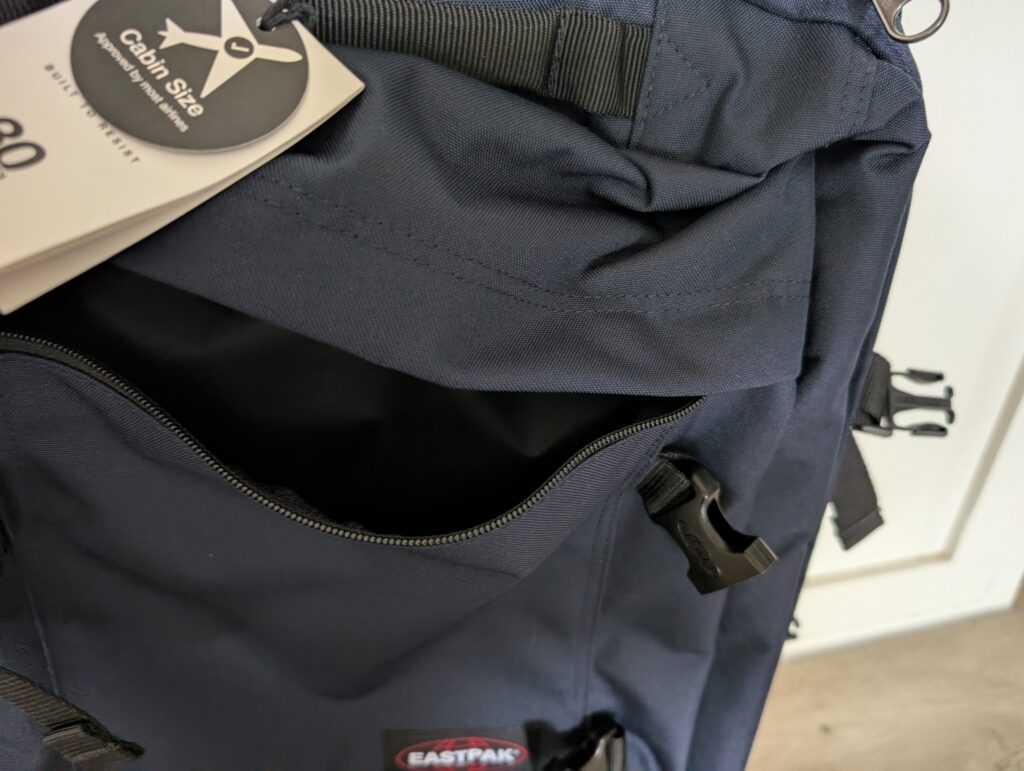 EASTPAK TRANVERZ S Koffer Außenfach Reißverschluss
