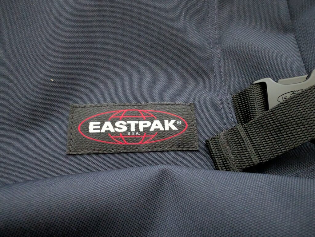 EASTPAK TRANVERZ S Koffer Logo