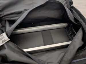 EASTPAK TRANVERZ S Koffer Wartungszugang geöffnet