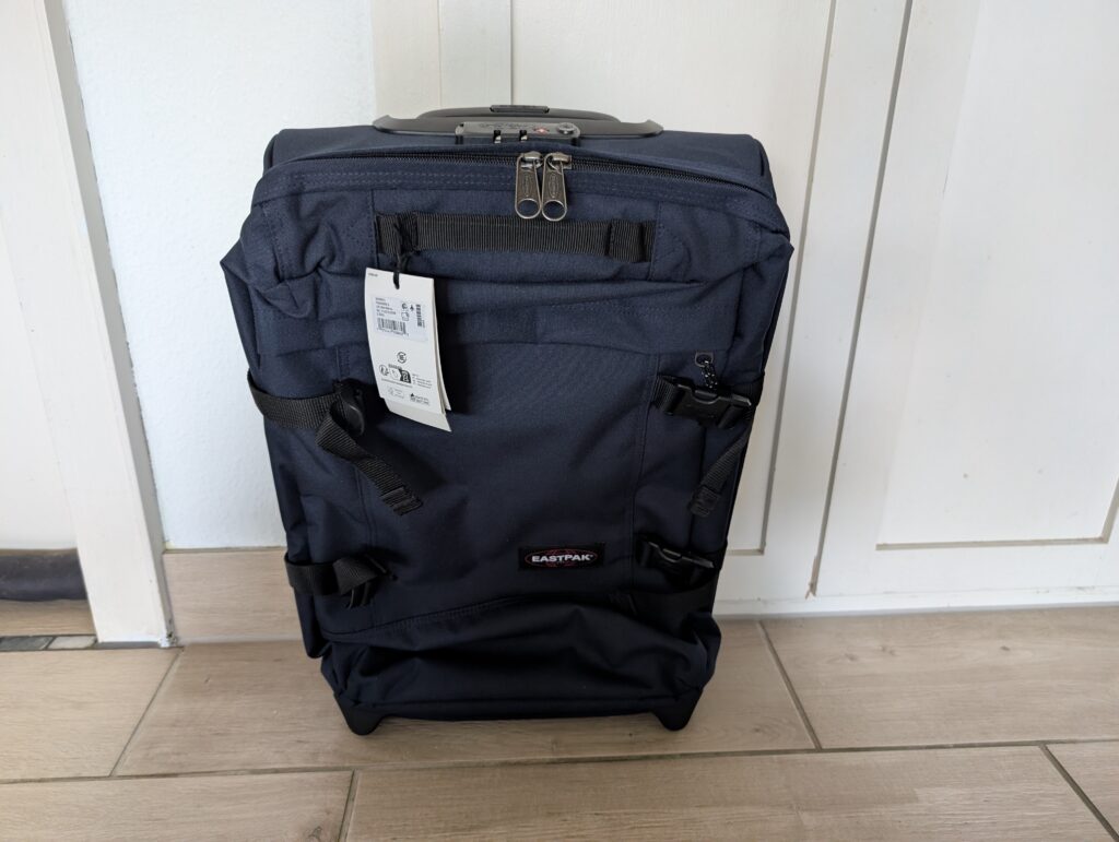 EASTPAK TRANVERZ S Koffer ausgepackt