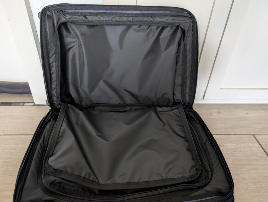 EASTPAK TRANVERZ S Koffer geöffnet
