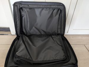 EASTPAK TRANVERZ S Koffer geöffnet