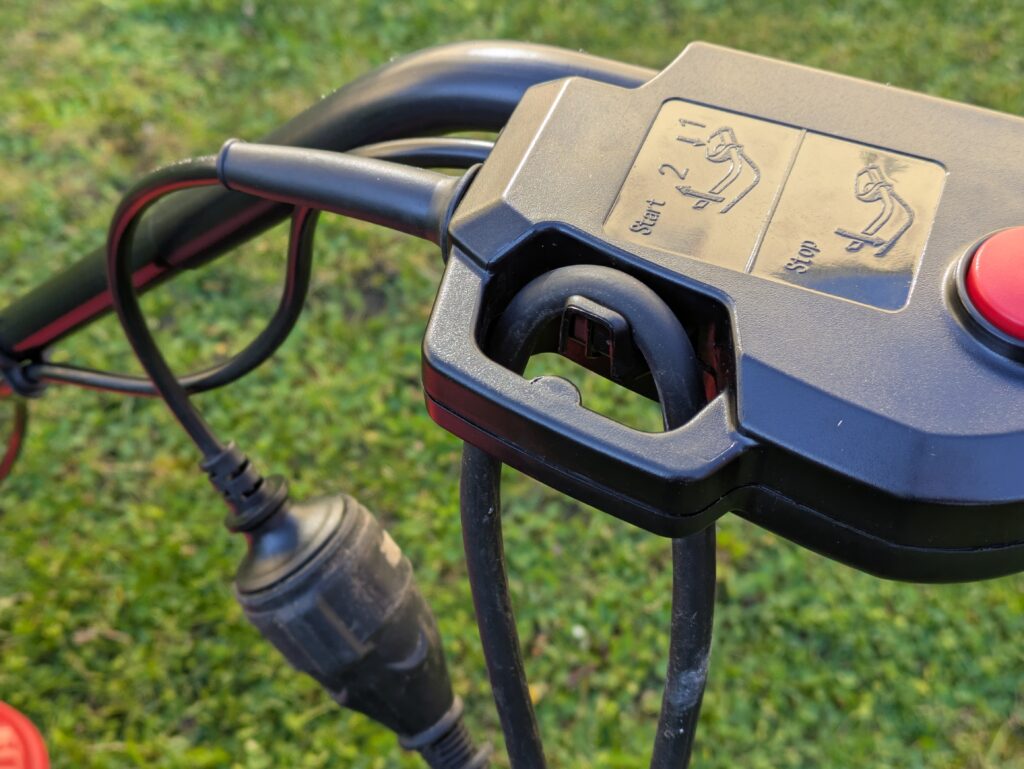 Einhell GC-EM 1742 Elektro-Rasenmäher Kabelzugentlastung