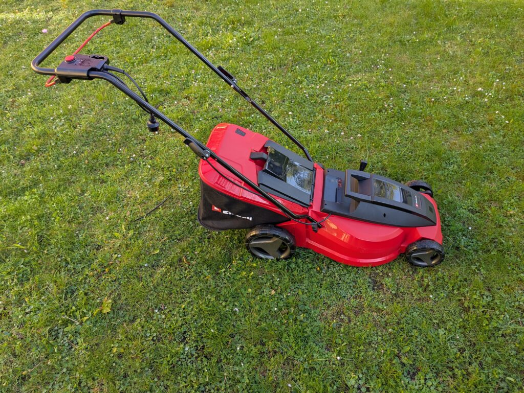 Einhell GC-EM 1742 Elektro-Rasenmäher im Gras