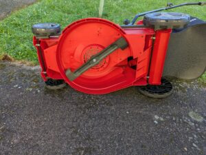 Einhell GC-EM 1742 Elektro-Rasenmäher von unten