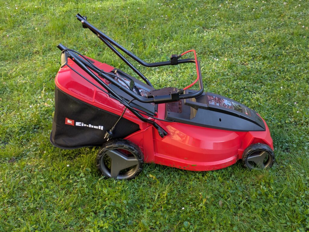 Einhell GC-EM 1742 Elektro-Rasenmäher zusammengeklappt mit Korb