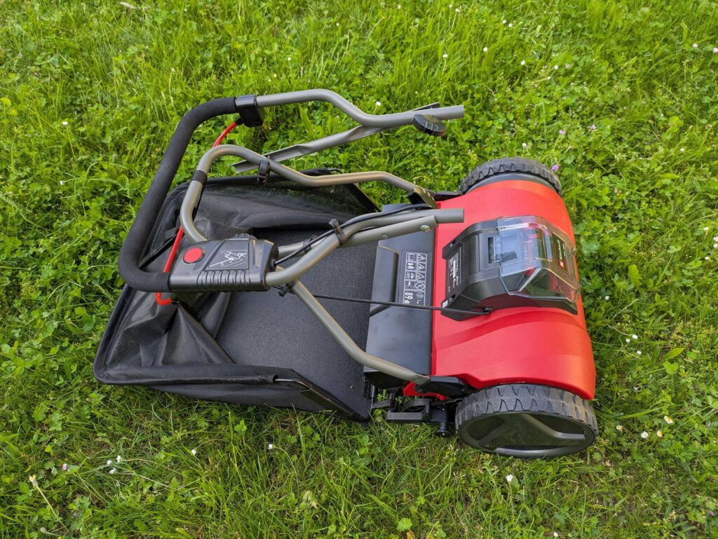 Einhell GE-HM 1838 Spindelmäher zweifach zusammengeklappt (3)