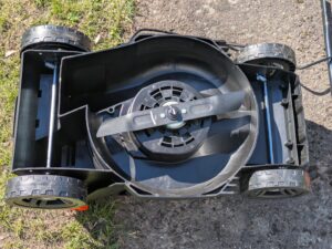 FUXTEC FX-RME33 Elektro-Rasenmäher von unten