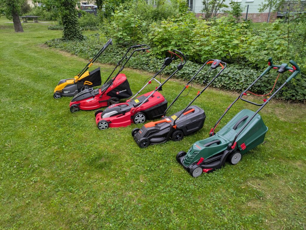 Gruppenbild Elektro-Rasenmäher