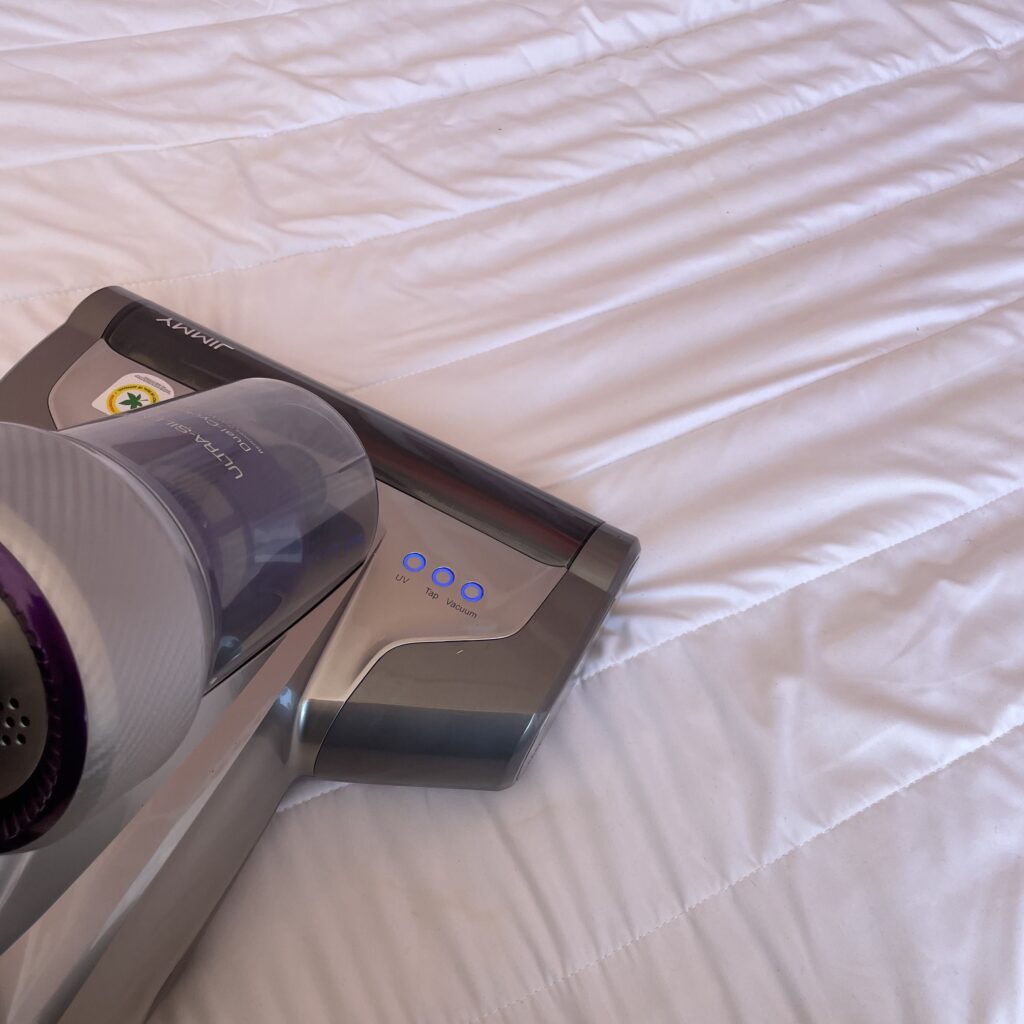 Jimmy JV35 UV Milbensauger Matratzentest