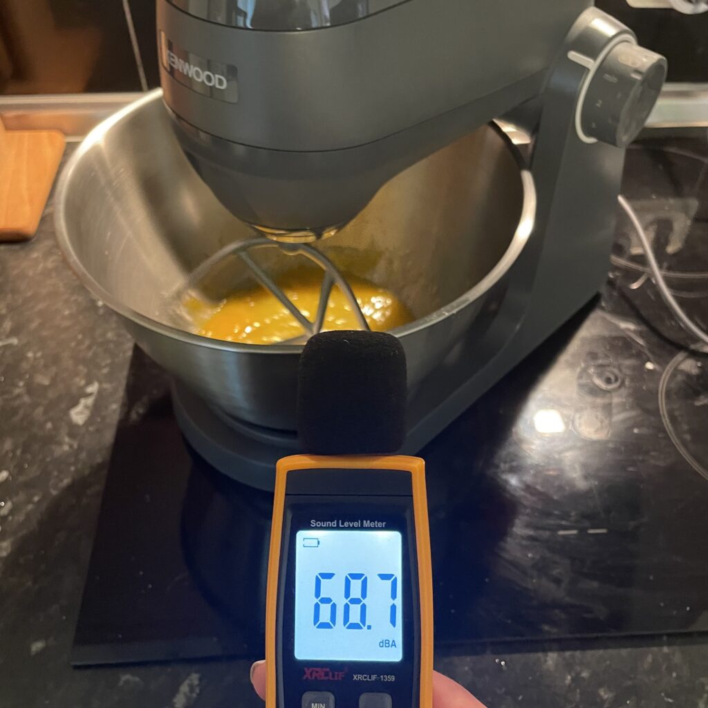 Kenwood Multi Tasker Küchenmaschine Lautstärke niedrig