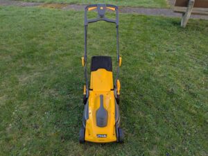 STIGA COMBI 340c Elektro Elektro-Rasenmäher im Gras (4)
