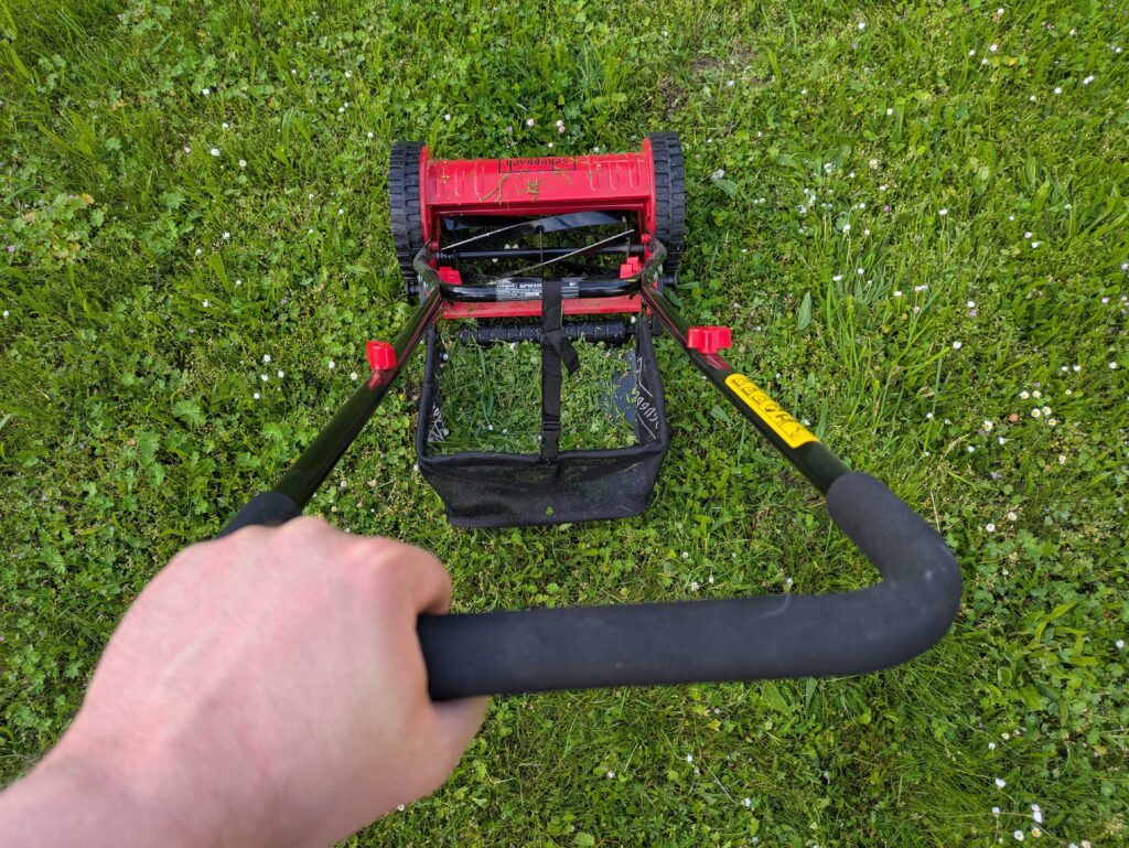 Scheppach SPM300 Spindelmäher mit Gras