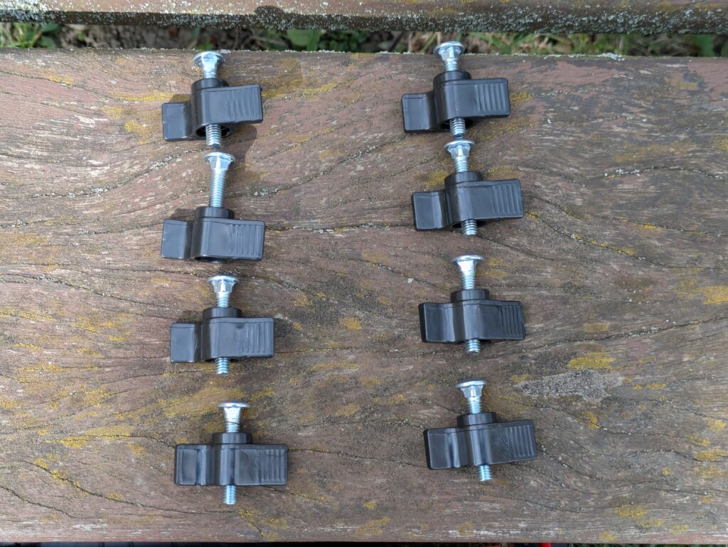 Schrauben des COSTWAY SF6533DE Spindelmähers