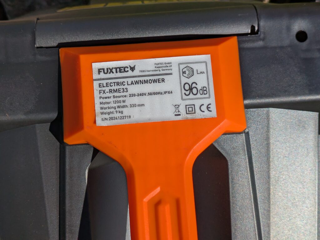 Typschild des FUXTEC FX-RME33 Elektro-Rasenmäher