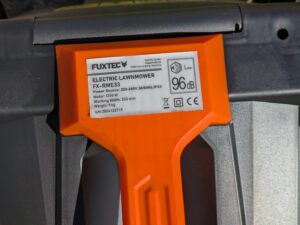 Typschild des FUXTEC FX-RME33 Elektro-Rasenmäher