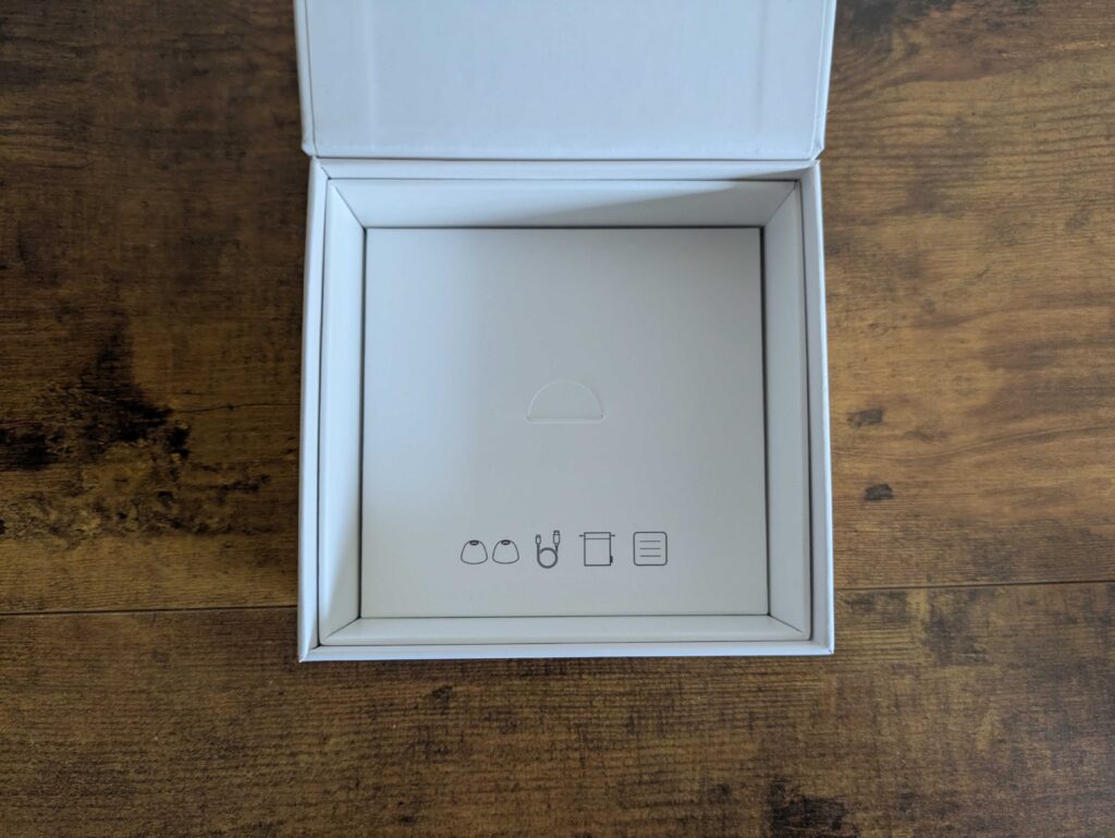 Verpackung der Edifier NeoBuds Planar In-Ear-Kopfhörer geöffnet (2)