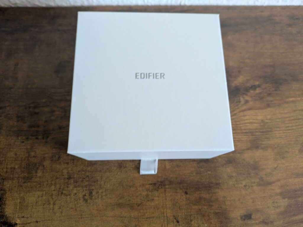 Verpackung der Edifier NeoBuds Planar In-Ear-Kopfhörer von oben