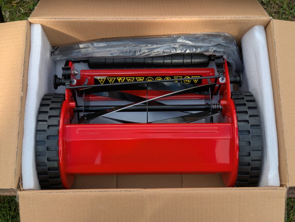 Verpackung des COSTWAY SF6533DE Spindelmäher geöffnet