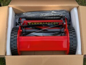 Verpackung des COSTWAY SF6533DE Spindelmäher geöffnet