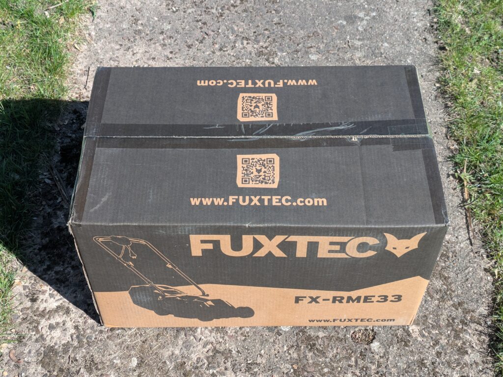 Verpackung des FUXTEC FX-RME33 Elektro-Rasenmähers von oben