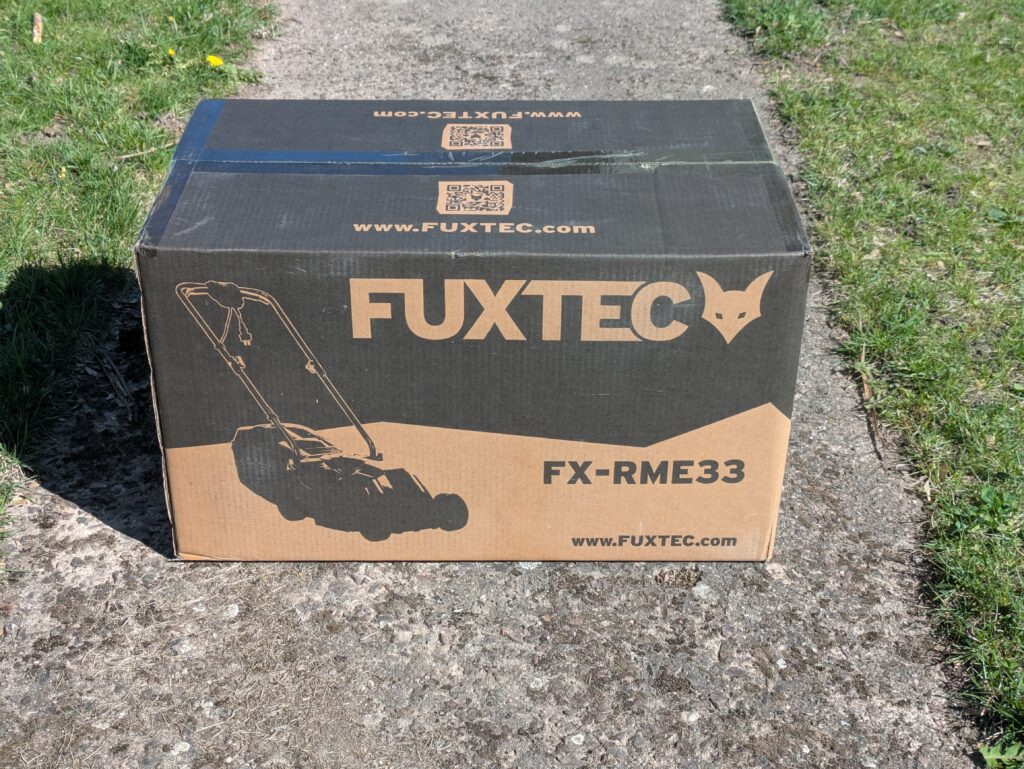 Verpackung des FUXTEC FX-RME33 Elektro-Rasenmähers von vorne