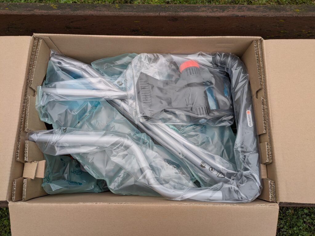 Verpackung des Gardena Comfort 400 C Spindelmähers geöffnet