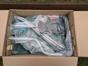 Verpackung des Gardena Comfort 400 C Spindelmähers geöffnet