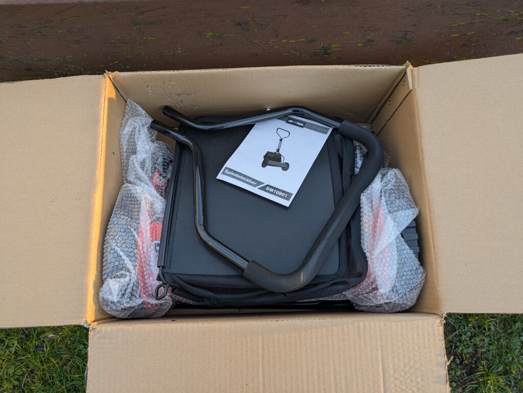 Verpackung des Grafner SM10901 Spindelmähers geöffnet