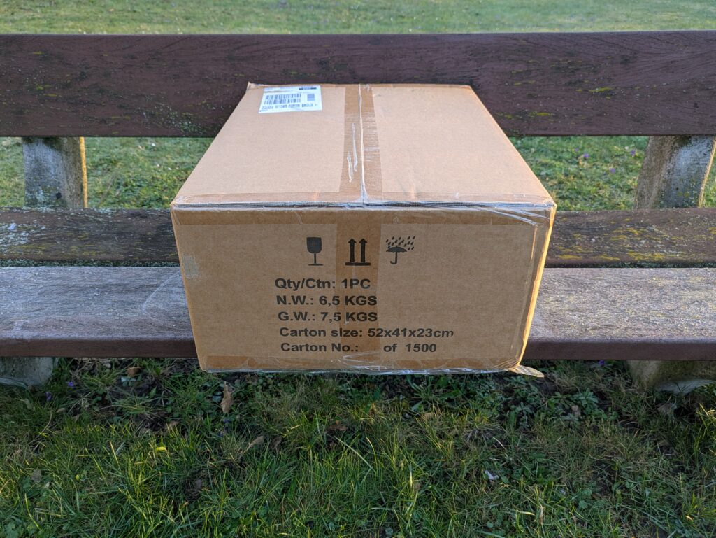 Verpackung des Grafner SM10901 Spindelmähers von der Seite