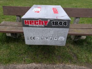 Verpackung des Hecht 1844 Elektro-Rasenmähers von der Seite