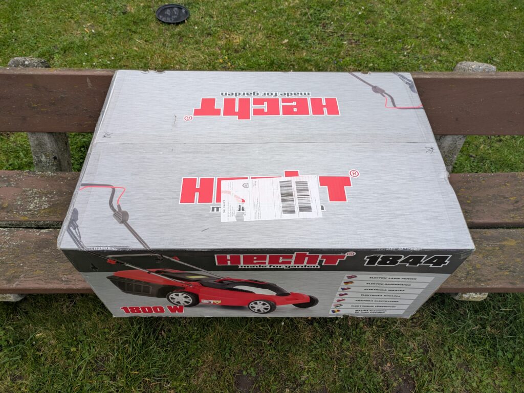 Verpackung des Hecht 1844 Elektro-Rasenmähers von oben