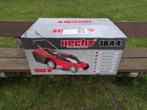 Verpackung des Hecht 1844 Elektro-Rasenmähers von vorne