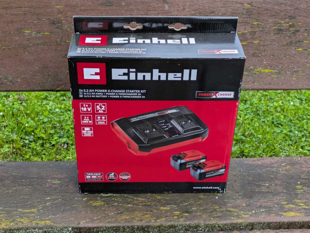 Verpackung des Ladegerätes und des Akkus des Einhell GE-HM 1838 Spindelmähers