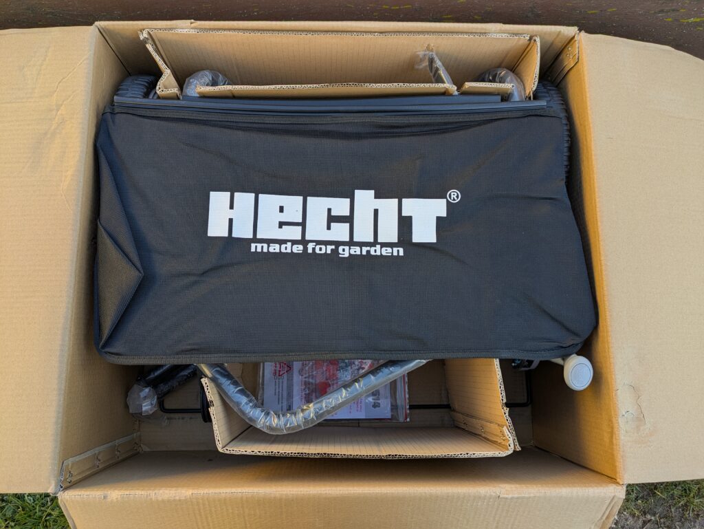Verpackung des Spindelmäher HECHT 514 Spindelmähers geöffnet