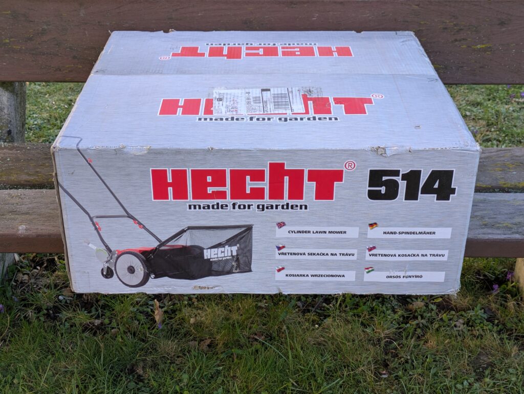 Verpackung des Spindelmäher HECHT 514 Spindelmähers von vorne