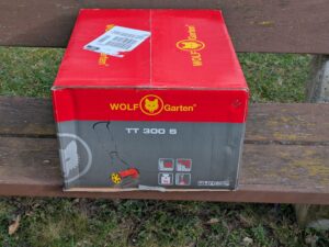 Verpackung des WOLF Garten TT300S Spindelmäher von der Seite