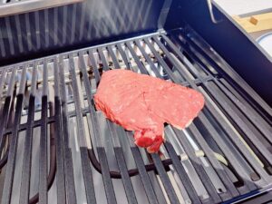 Enders eCRAVE 2 Elektrogrill mit Rindersteak im Test