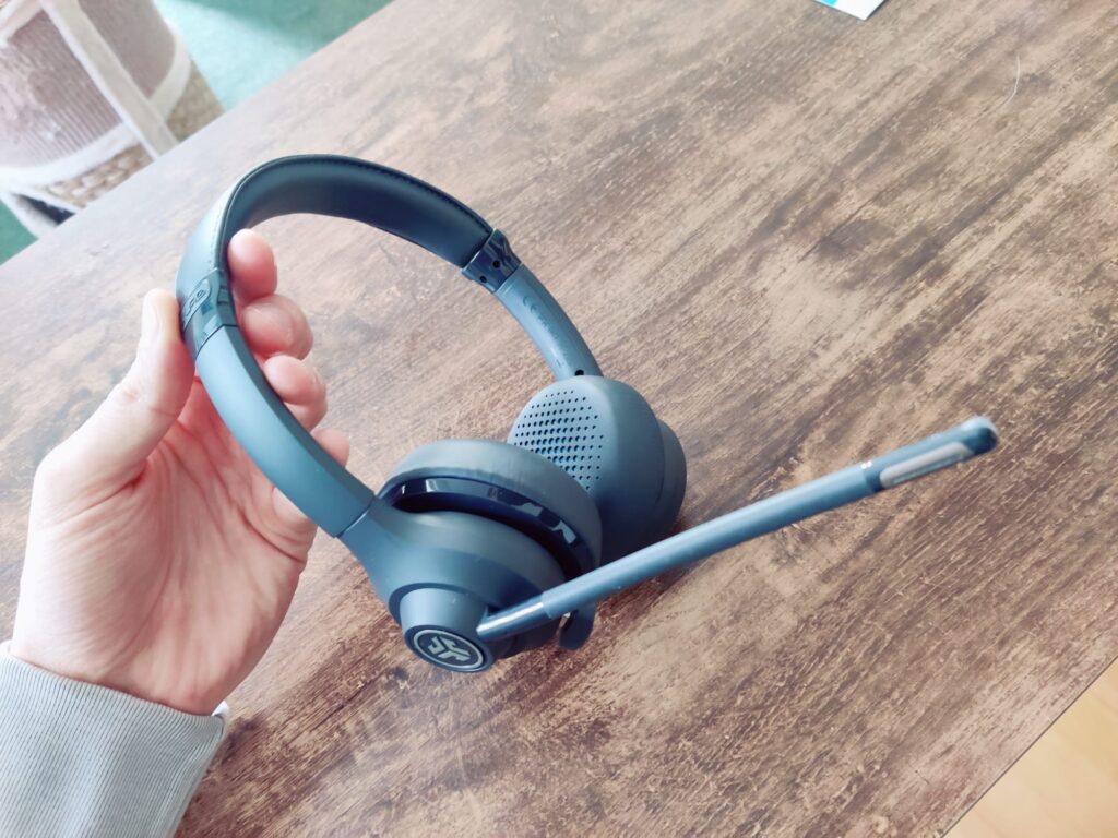 JLab Go Work 2nd Gen Headset von der Seite