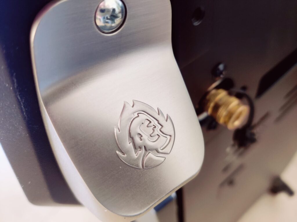 BURNHARD Big FRED Deluxe Series 4 Gasgrill Flaschenöffner Detailaufnahme