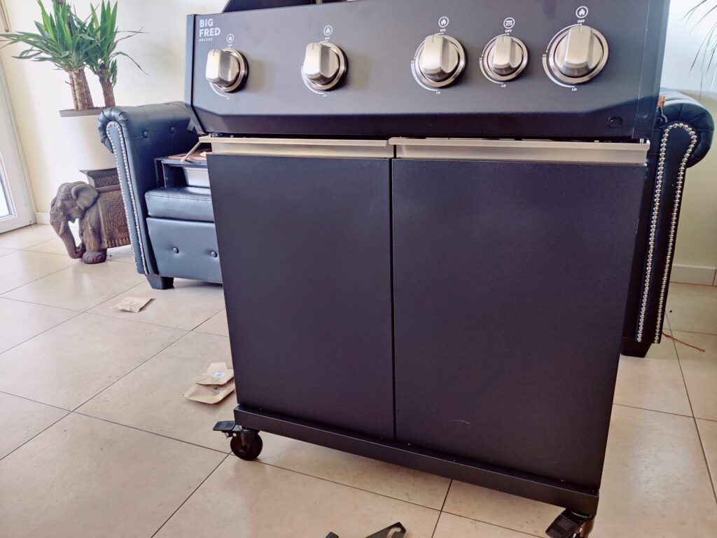 BURNHARD Big FRED Deluxe Series 4 Gasgrill Türen montiert