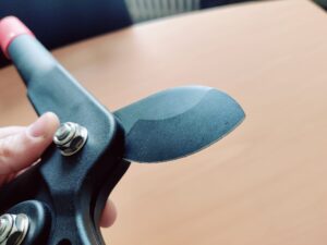 Meister WU9718000 Astschere gebogene Klinge